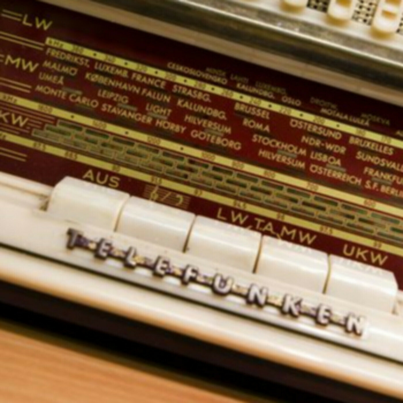 RRR 747AM (Radio 5) [in 2001 in de Roemruchte Radio Reeks]