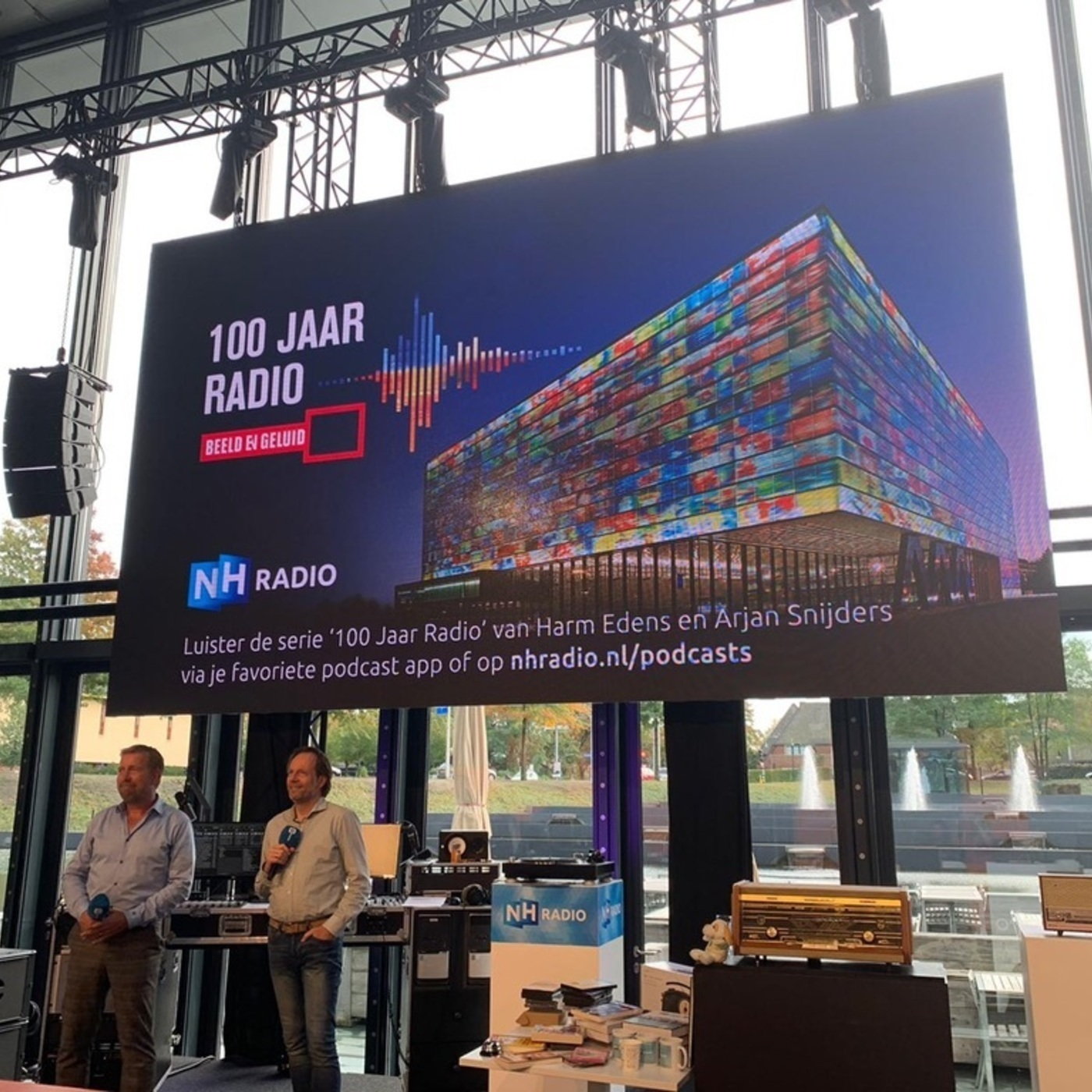 S2 E29 100 Jaar Radio - Special requests (oa Ron Flon Flon, Willy Walden, Meta de Vries, Willem Duys e.v.a.)