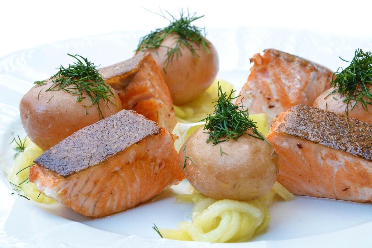 Calls to charge salmon industry royalties to help pay down Tasmania's debt 