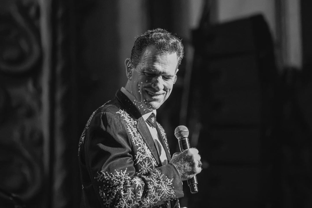 GIG REVIEW: Chris Isaak Captivates Sydney With Timeless Music and Unforgettable Performance
