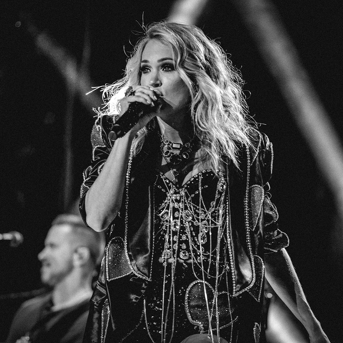 Carrie Underwood Wins Over Guns N' Roses Fans, Aussie Rock Boat Cruise + MORE
