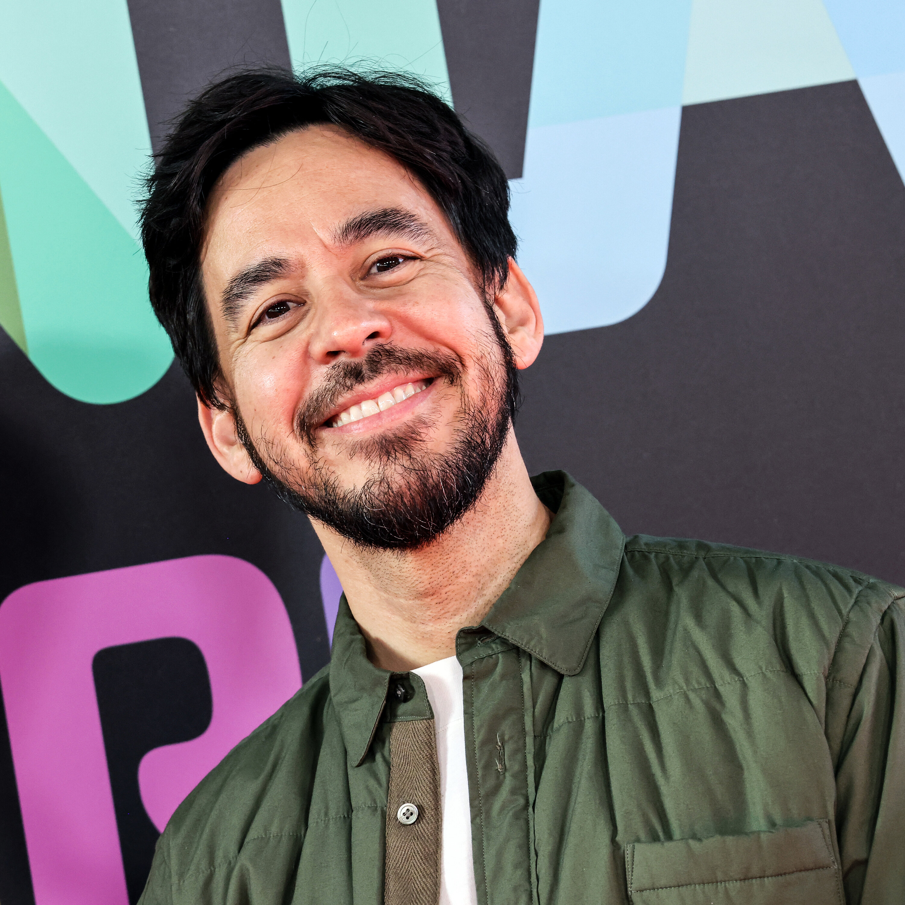 Mike Shinoda Teases New Music For Linkin Park Fans, Corey Taylor "In Constant Pain" From Touring + MORE