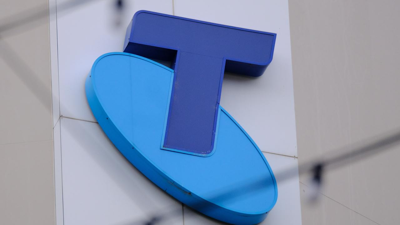 Major Telstra outage amid fire risk