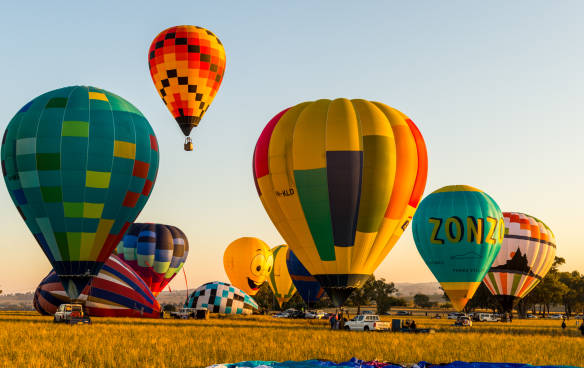 Crowds pour into Canowindra for iconic local event 