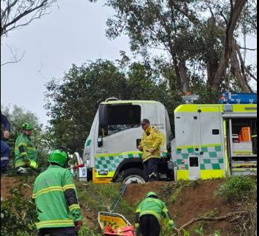 Investigations continue following minibus crash in Hunter Valley wine country 