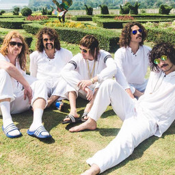 Sticky Fingers chat new album with Jane.