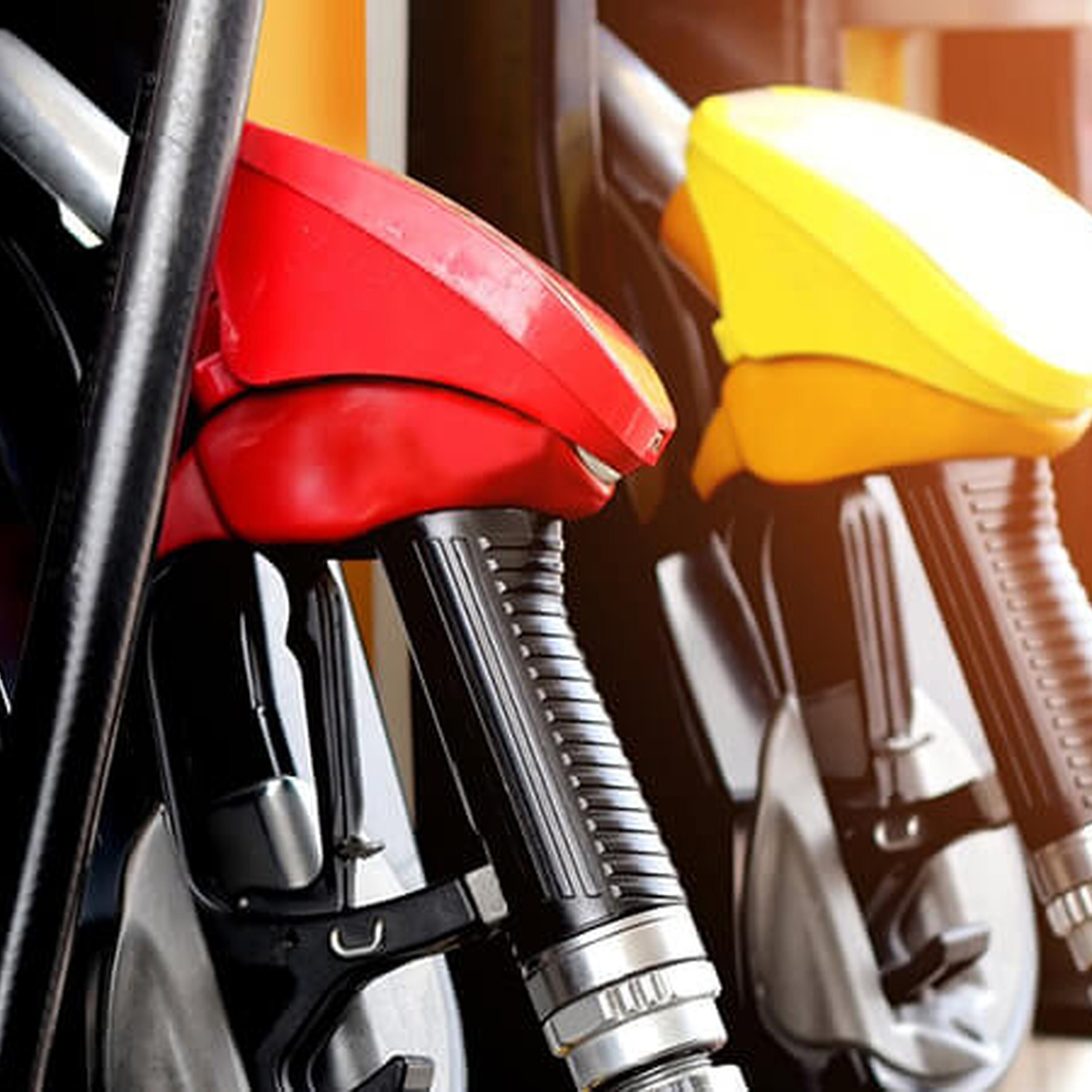 A war of words between Queensland and the federal government over petrol supplies.
