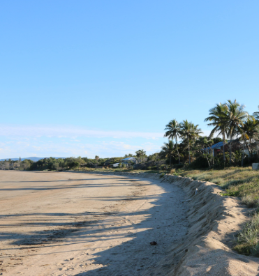 Local council hoping Chinese businessman will budge on beach access