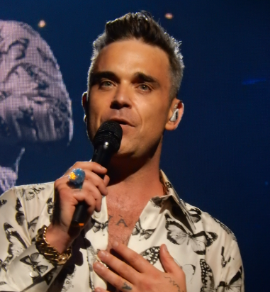 Manhunt after Forest Lake jewellery heist; Robbie Williams to join Jose Carreras for Gabba gig; And what lit up Qld skies overnight? episode artwork