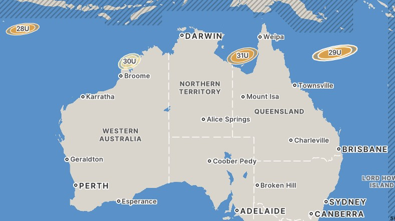 Queensland bracing for dual cyclone threat 