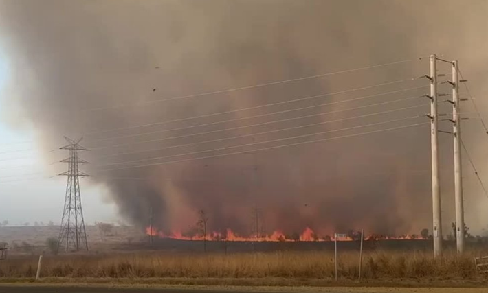 Emergency warning dropped after huge grass fire episode artwork