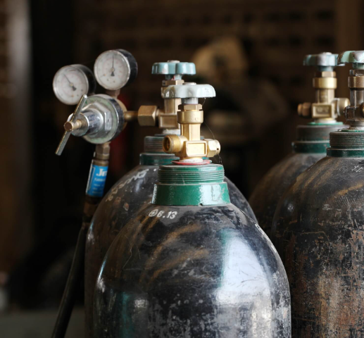 Gas bottle explosion blows up man's hand 