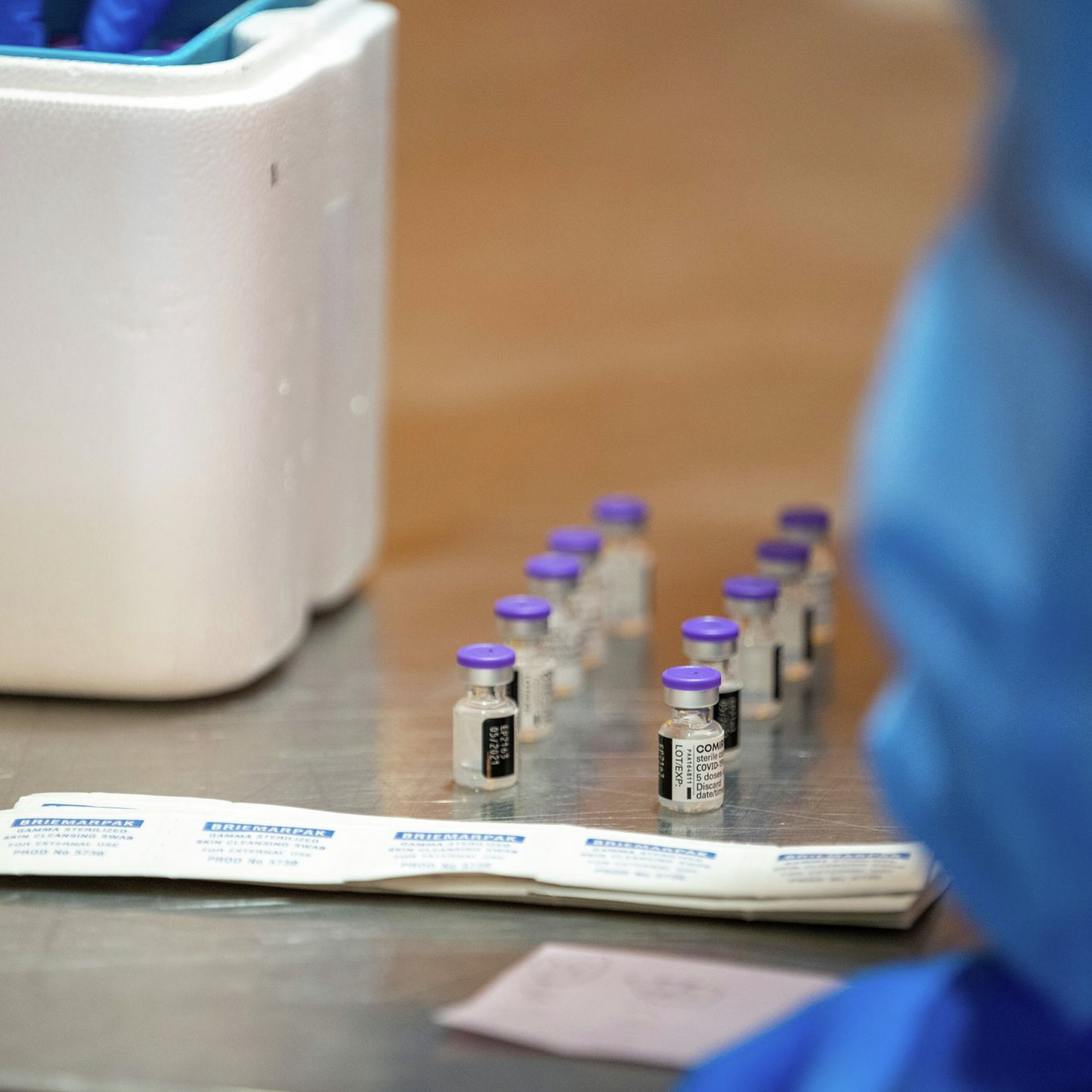 Opposition pushes for earlier roll out of free flu vaccines