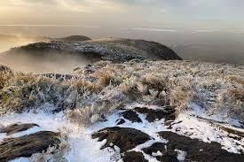 Snow on Bluff Knoll this morning with predictions of more this week 