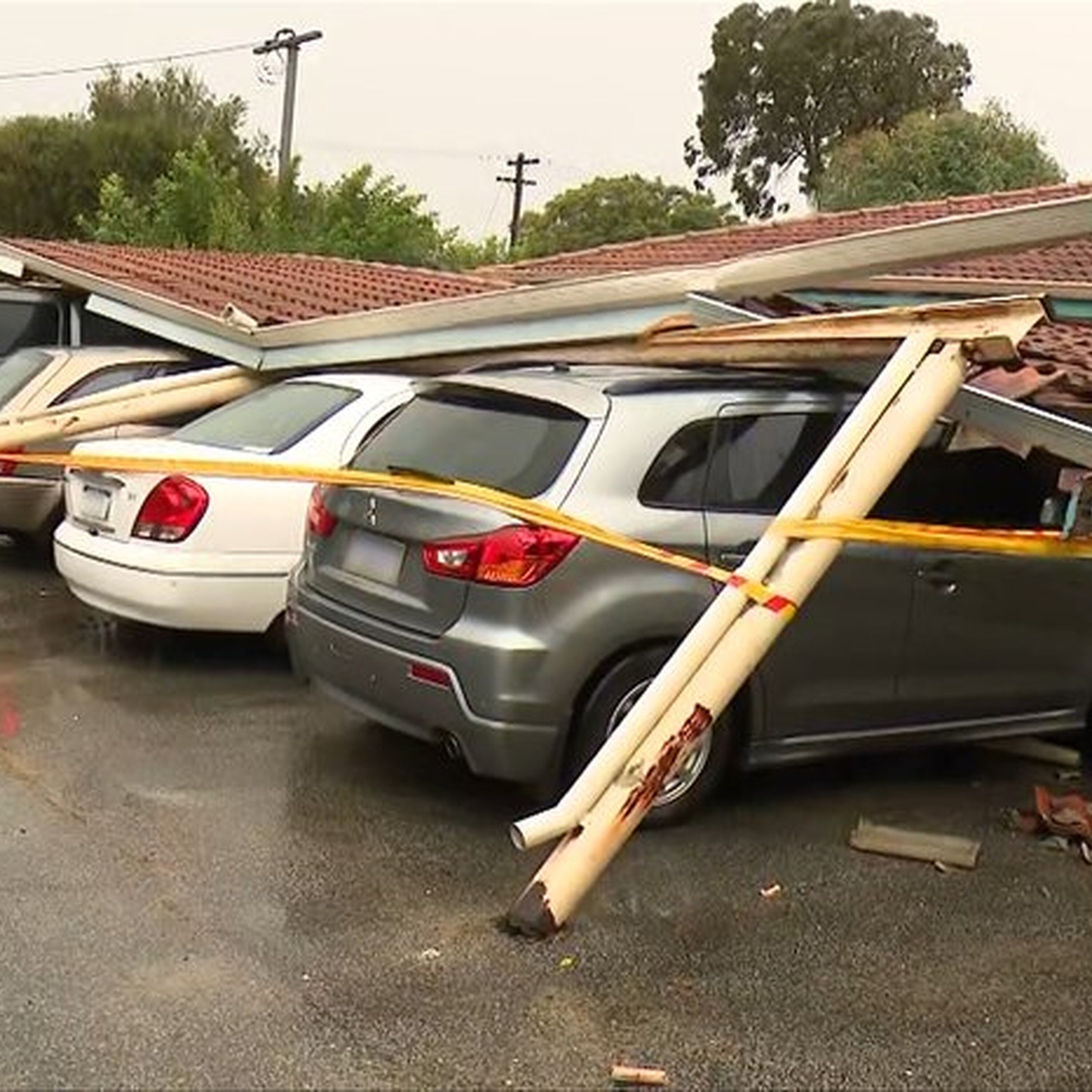 Thousands without power following intense storm episode artwork