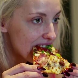 Elizabeth From MAFS Chats About Putting Pizza In The Toaster!