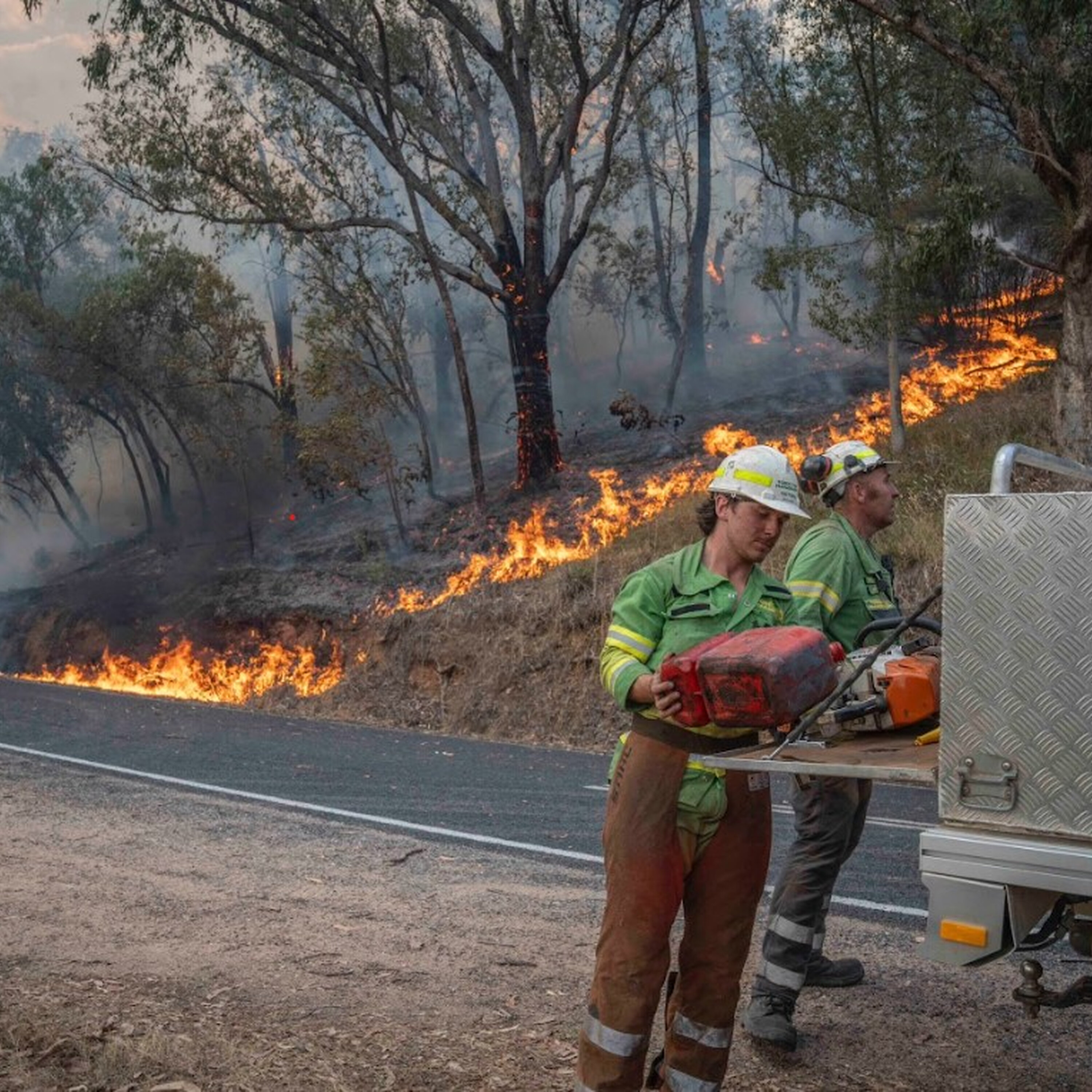 Firies working to bring Walwa fire under control