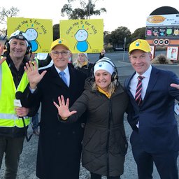 The Prime Minister.. Malcolm Turnbull showed Support for Give me 5 for kids this morning, When he chatted to Al and Dave on the Northern Suburbs Wheely Bin Walk