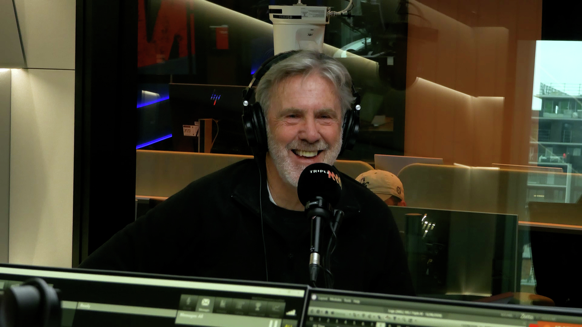 Glenn Robbins | Admirable Honesty, Logies Preview & Golf Swing