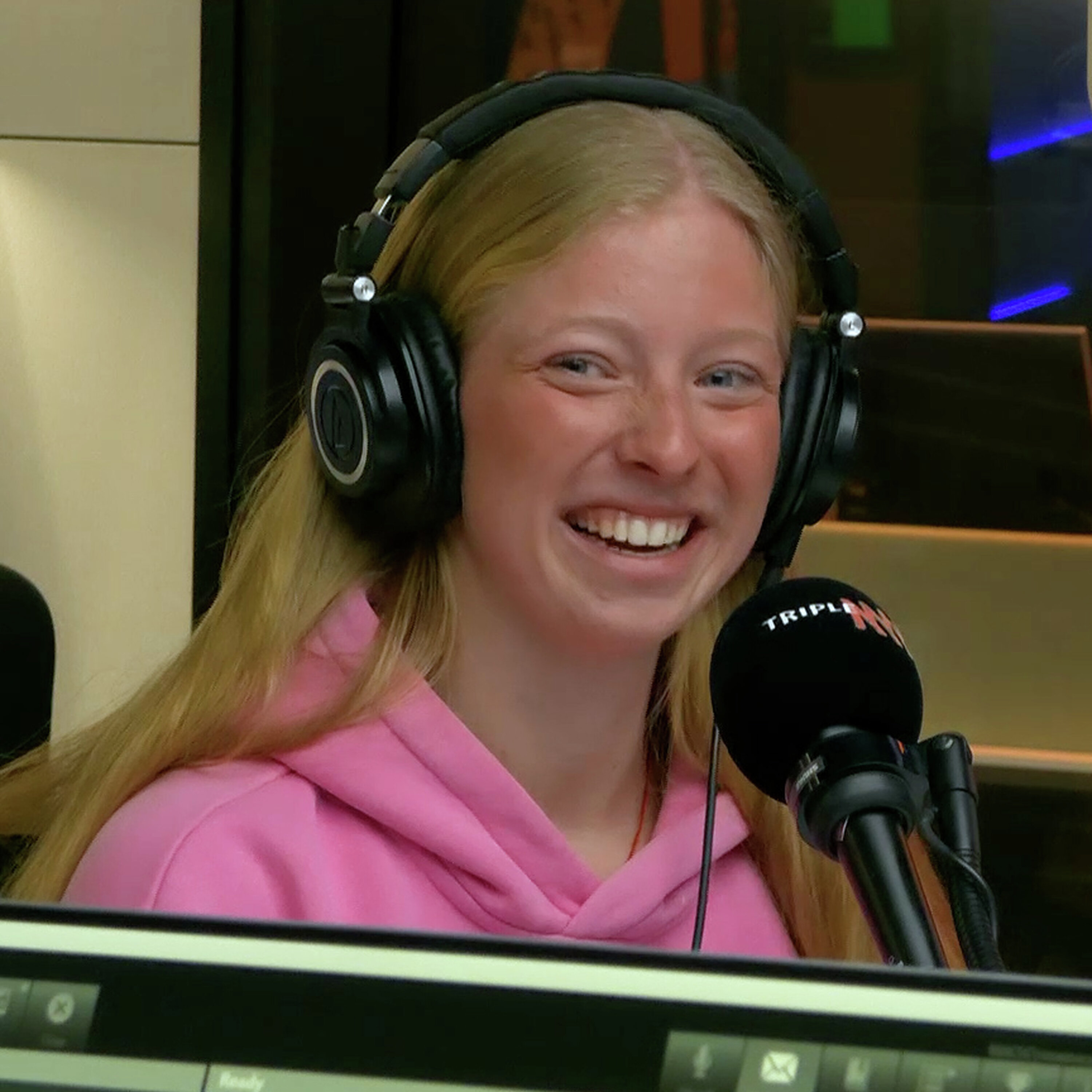 Bianca Adler talks becoming Australia's youngest Mount Everest Climber! artwork