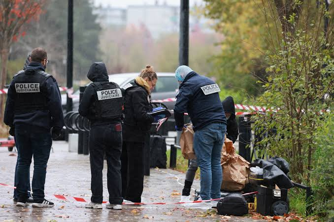 One dead and four injured in Paris shooting episode artwork