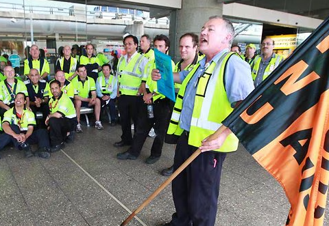 Hundreds of Qantas ground staff walk off the job episode artwork
