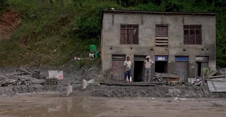 3000 now missing in Nepal-Tibet flooding, 41 of them Australian episode artwork