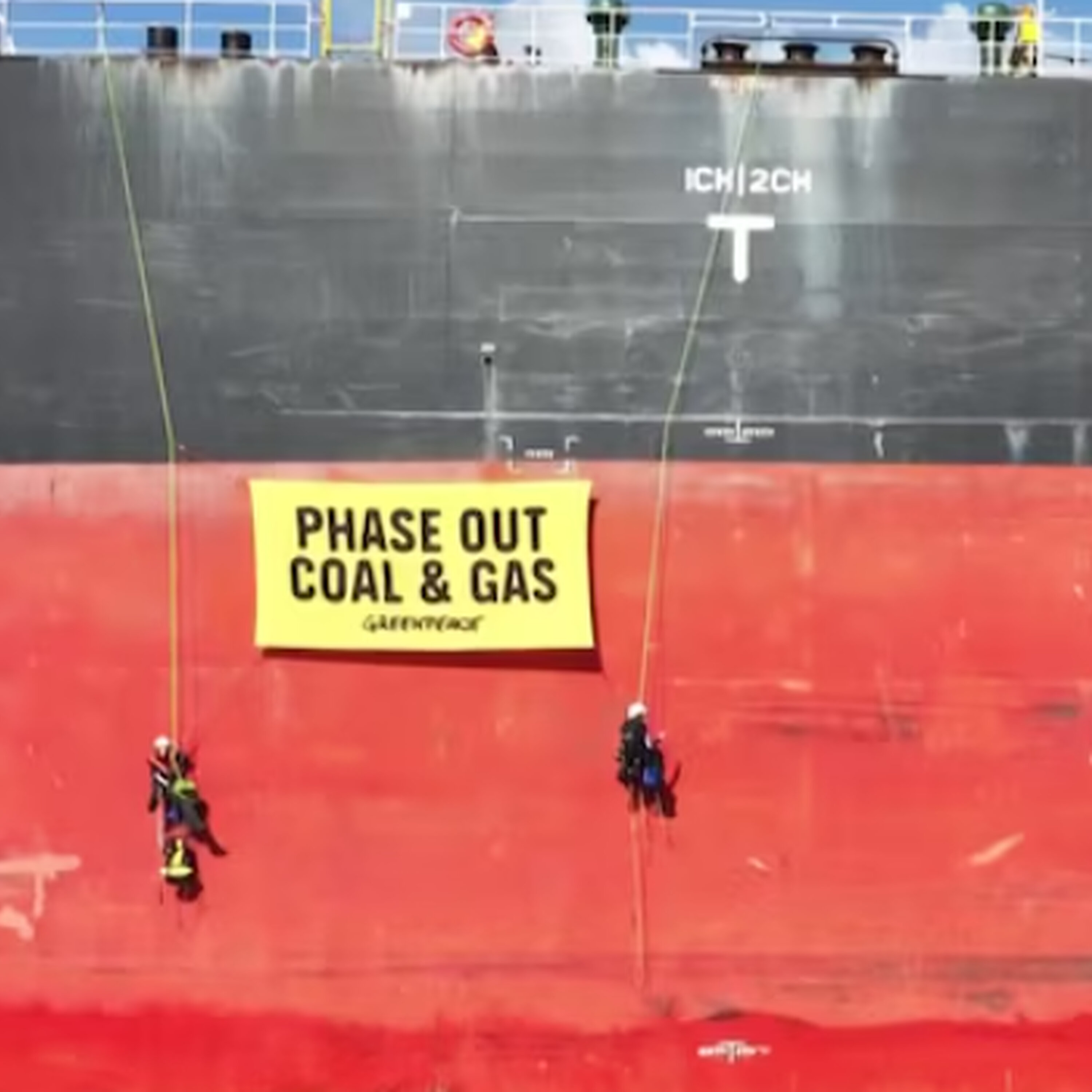 Climate protest disrupts world's biggest coal port in Newcastle, over a hundred arrested Climate protest disrupts world's biggest coal port in Newcastle, over a hundred arrested