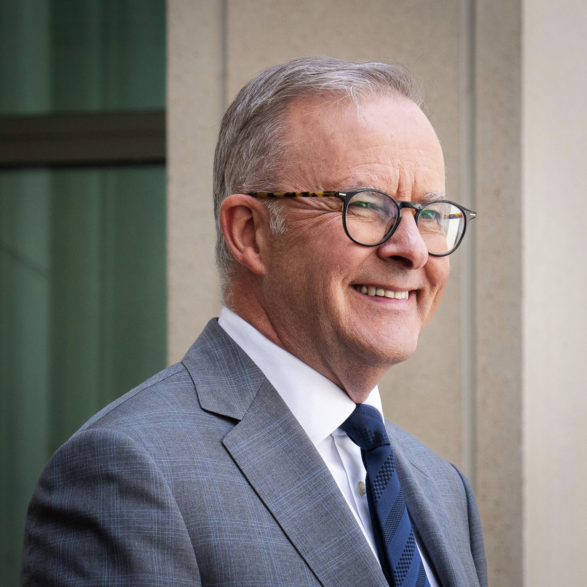 PM and Dutton kick off first full day of election campaigning