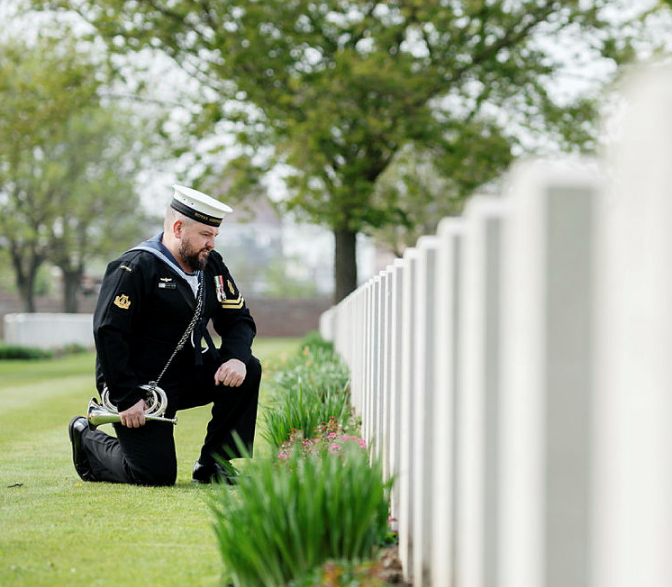 Hecklers disrupt ANZAC Day Dawn services in two cities