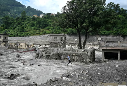 Nepal aid rises as 43 Aussies remain missing episode artwork