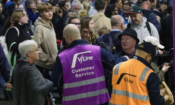 Watchdog slams Telstra outage as trains stay frozen episode artwork