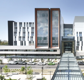 Healthscope collapses into receivership