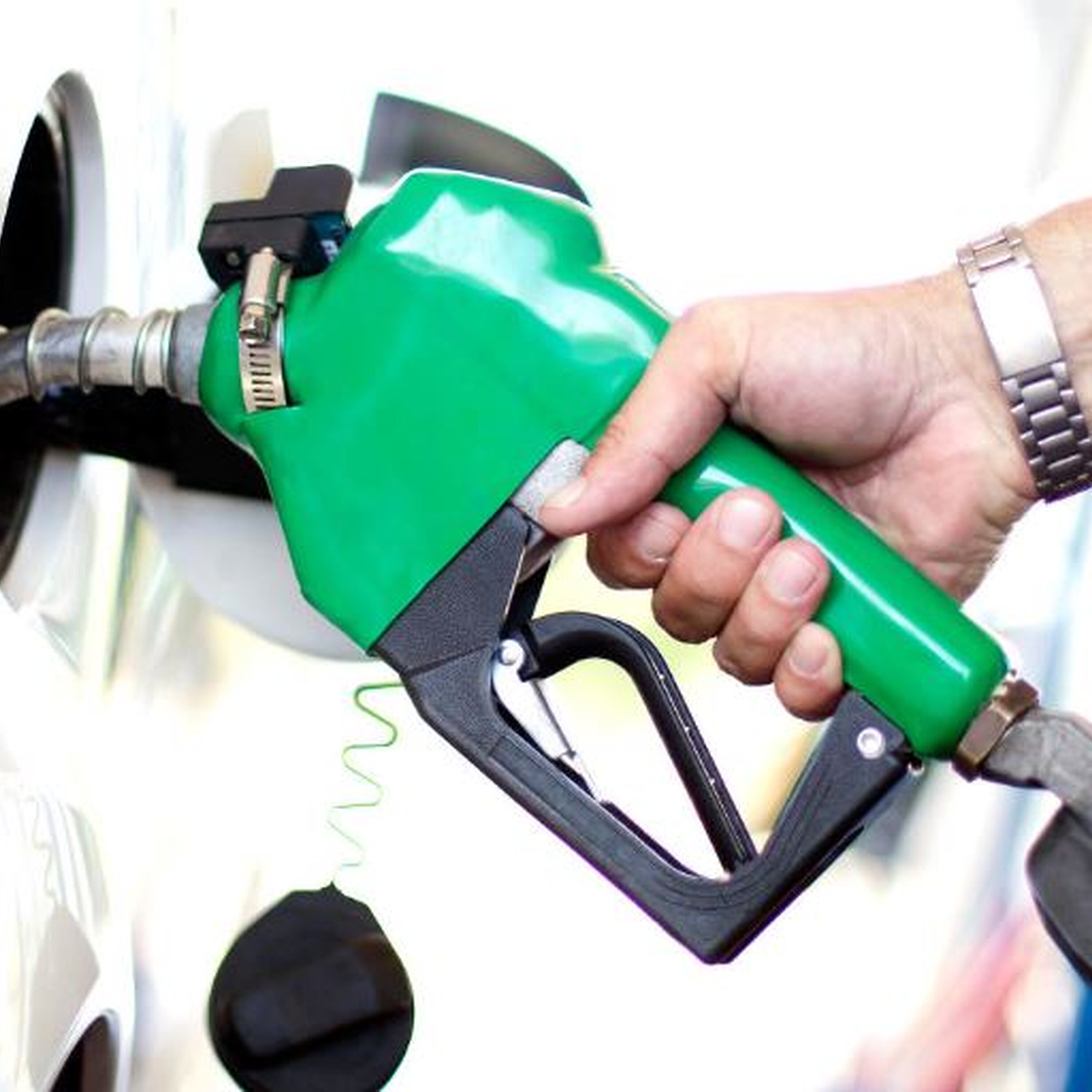 Experts forecast petrol restrictions within weeks