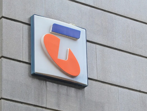 Telstra boss dashes home amid outage fallout episode artwork