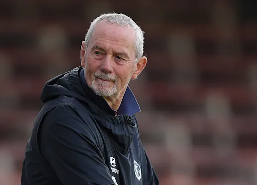 Carlton great Robert Walls dies at 74; Shark mauls swimmer at Adelaide beach