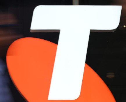 Telstra boss to front Senate inquiry into outage today episode artwork