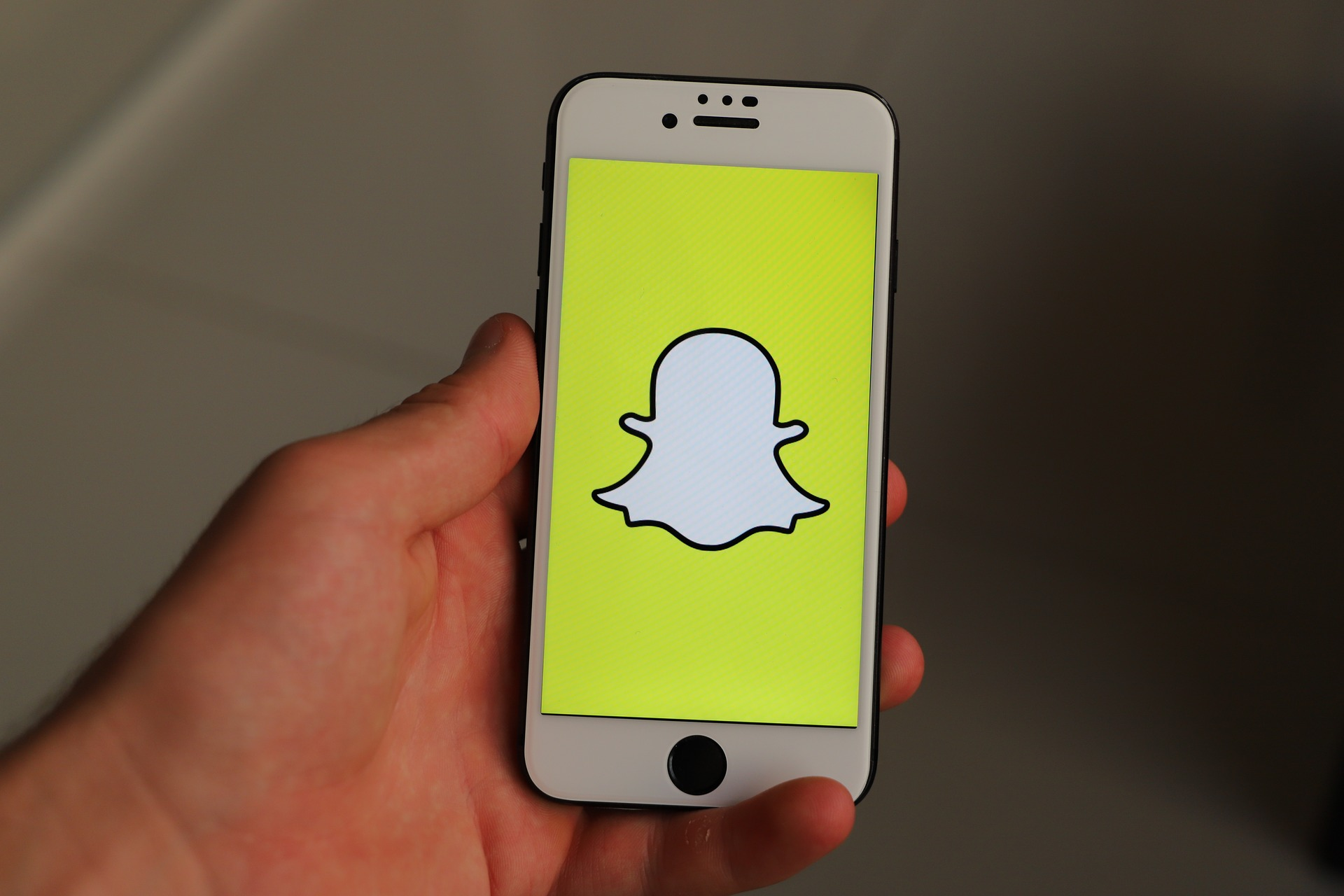 Plenty of Fish is banning face-filtered pictures from their website and dating app