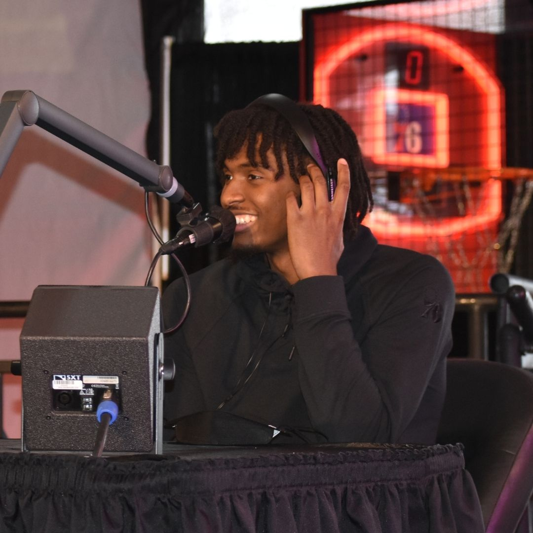 Tyrese Maxey visits Pierre Robert & Camp Out For Hunger