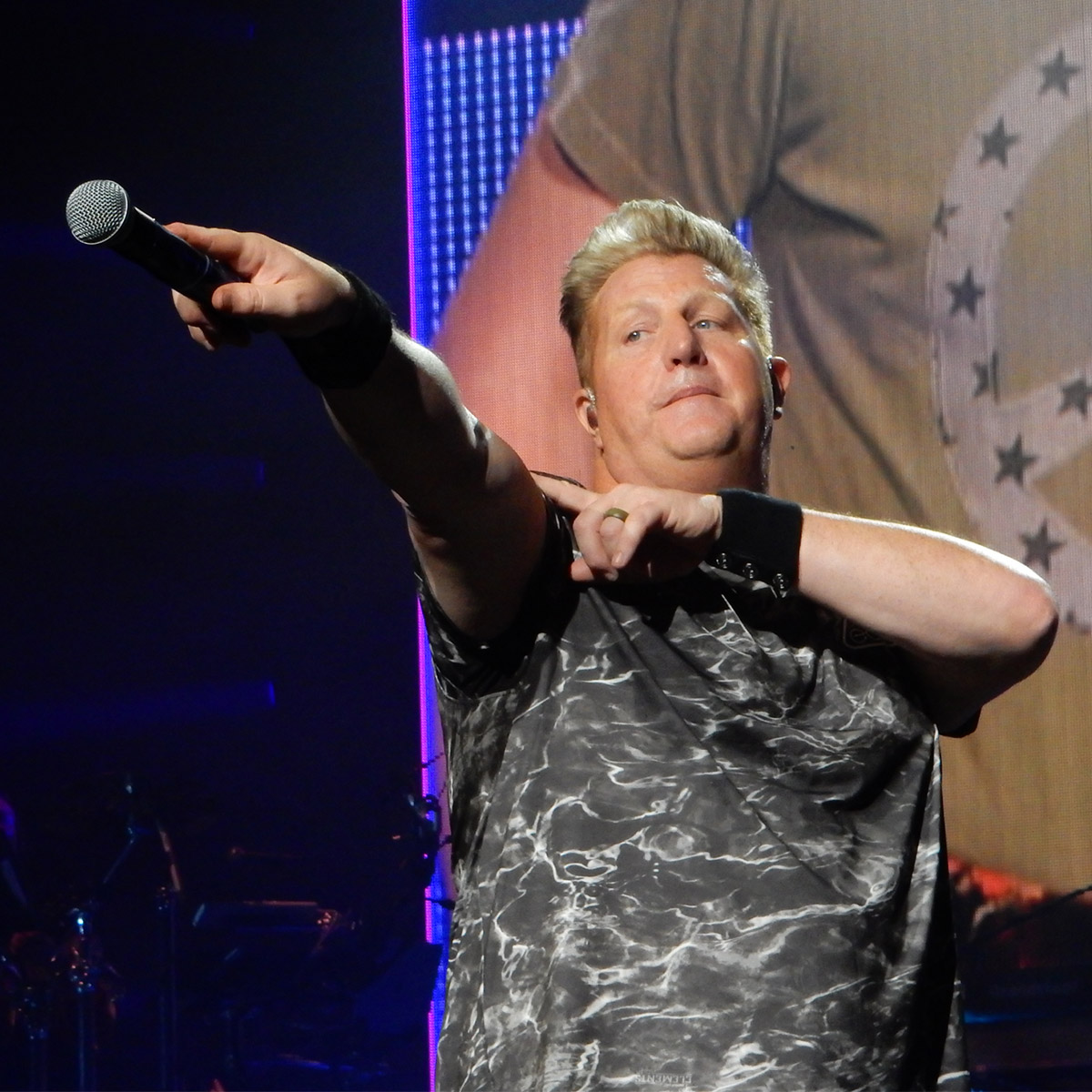 Rascal Flatts - Bless The Broken Road
