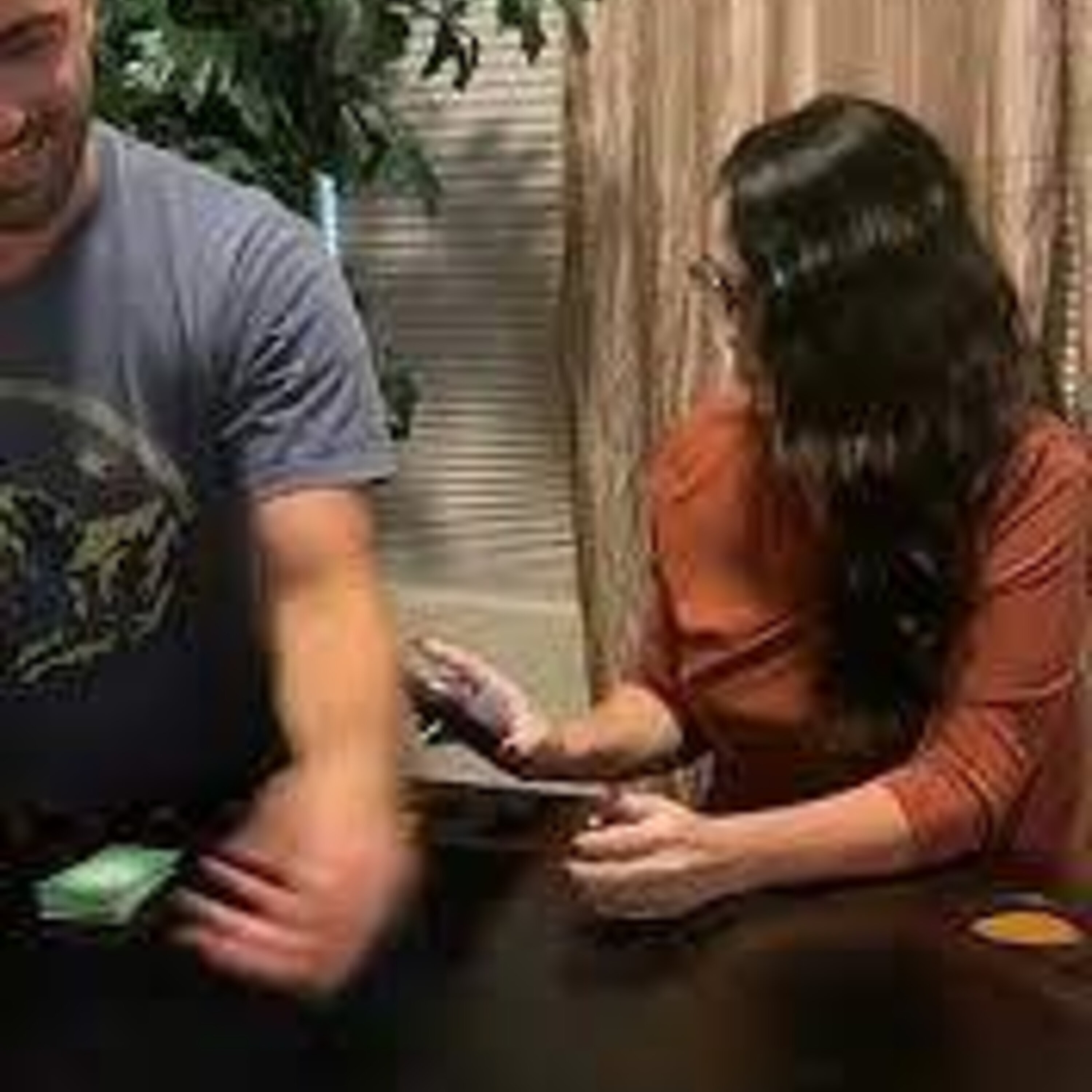 What’s Viral - Mother-in-law reads wife's 'dirty' text message to her husband