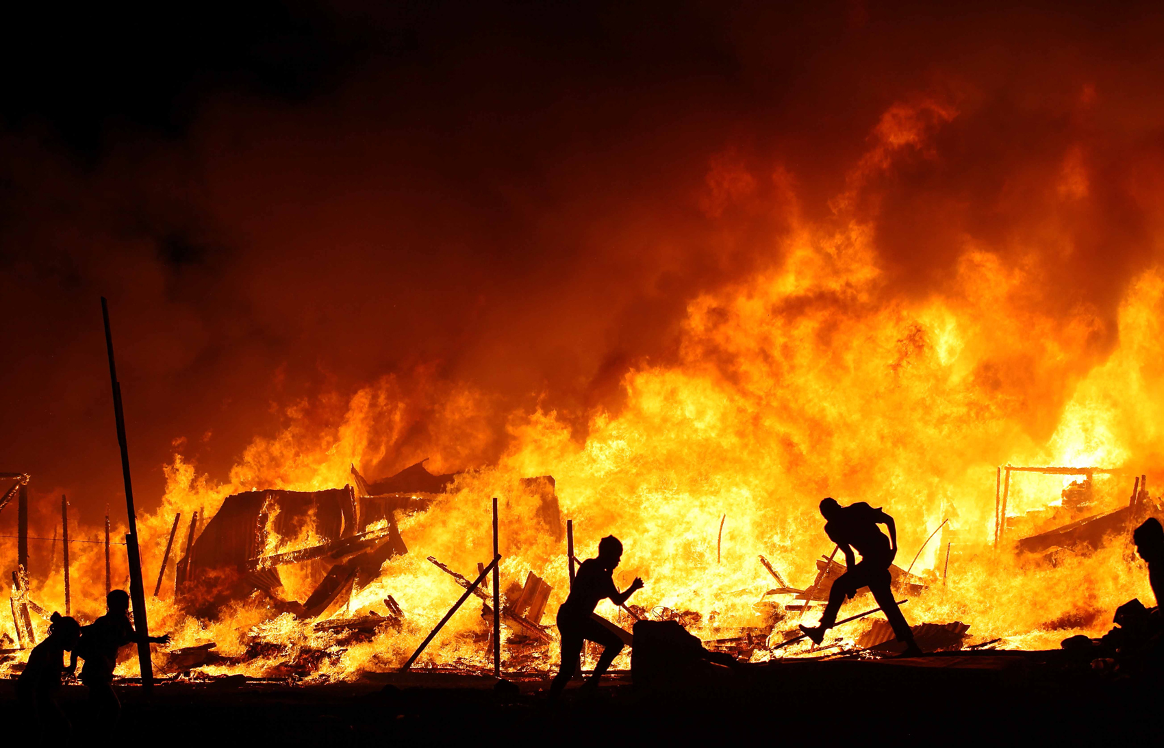 Fires keep spreading  in Cape Town. episode artwork