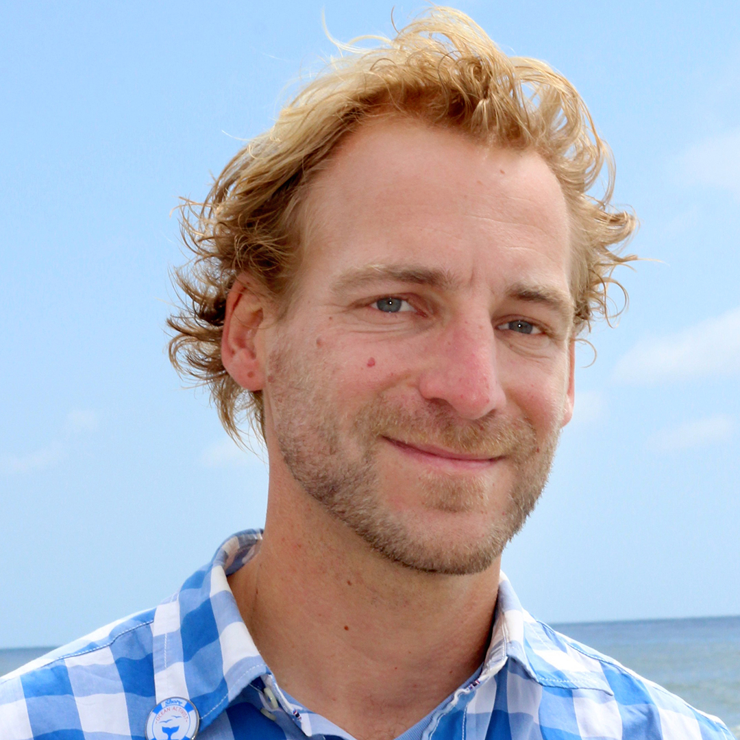 "Shore Buddies - Paying a Role in Sustainability Awareness," with Malte Niebelschuetz.