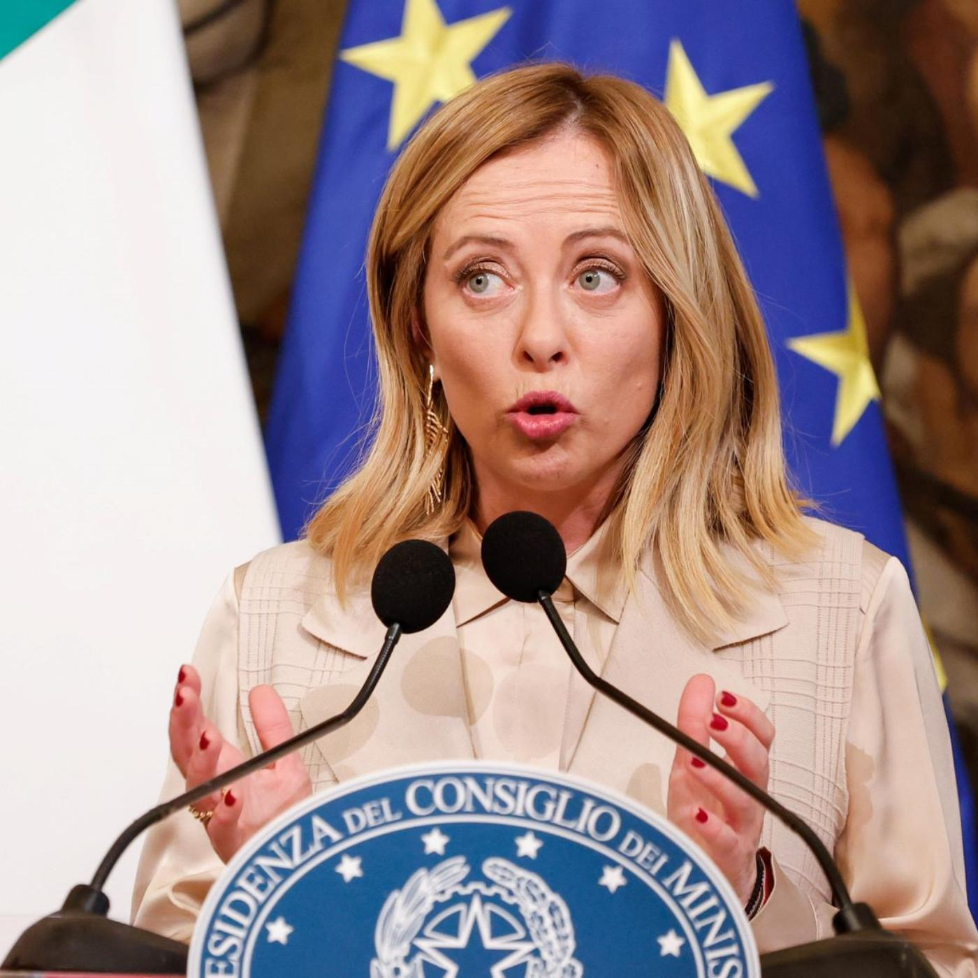 Dietrofront sulle pensioni dei medici episode artwork