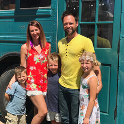 Family living in a bus makes Arizona their new home