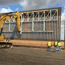 Tempe firm showcases border fence building skills
