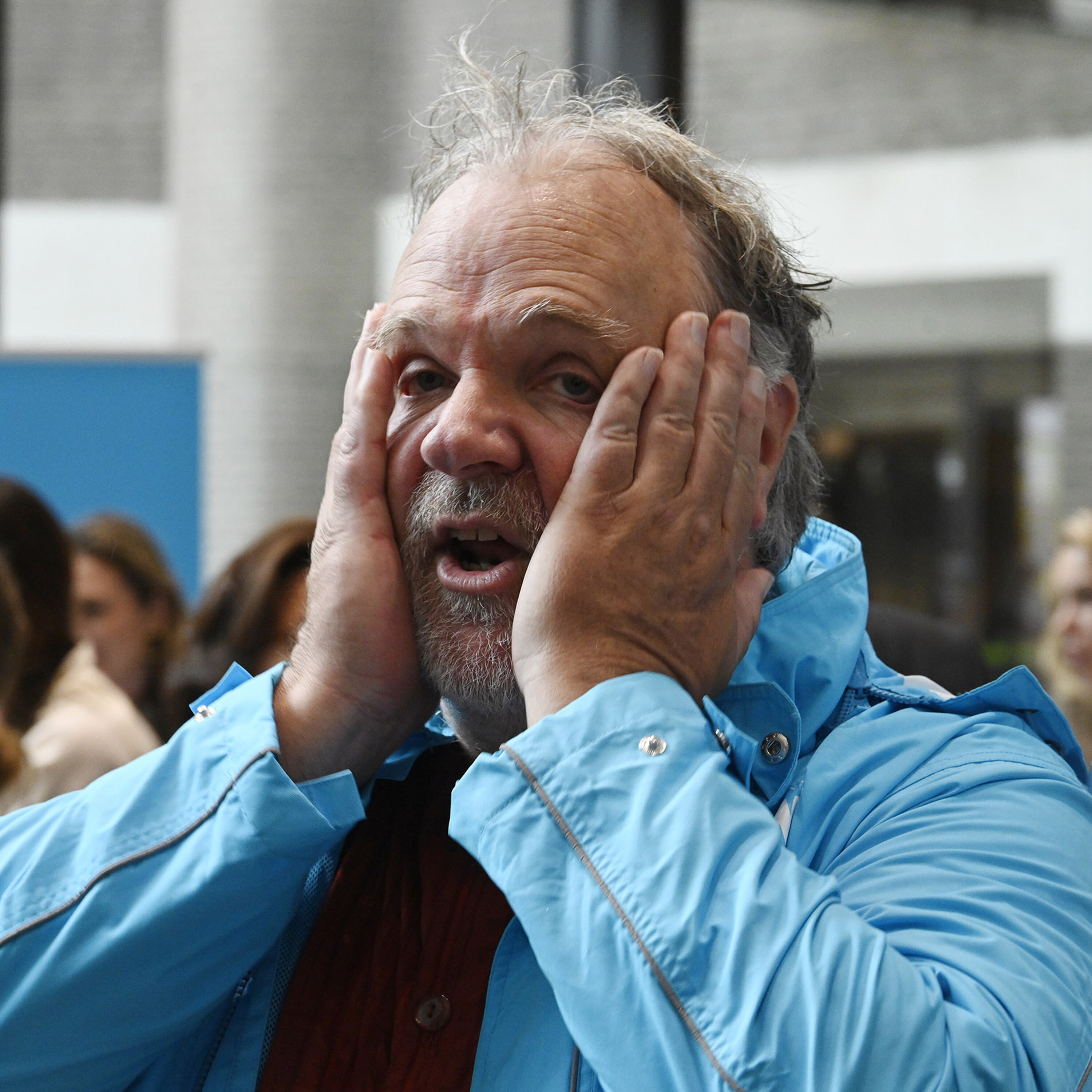 Hans Spekman veegt vloer aan met Victor Vlam