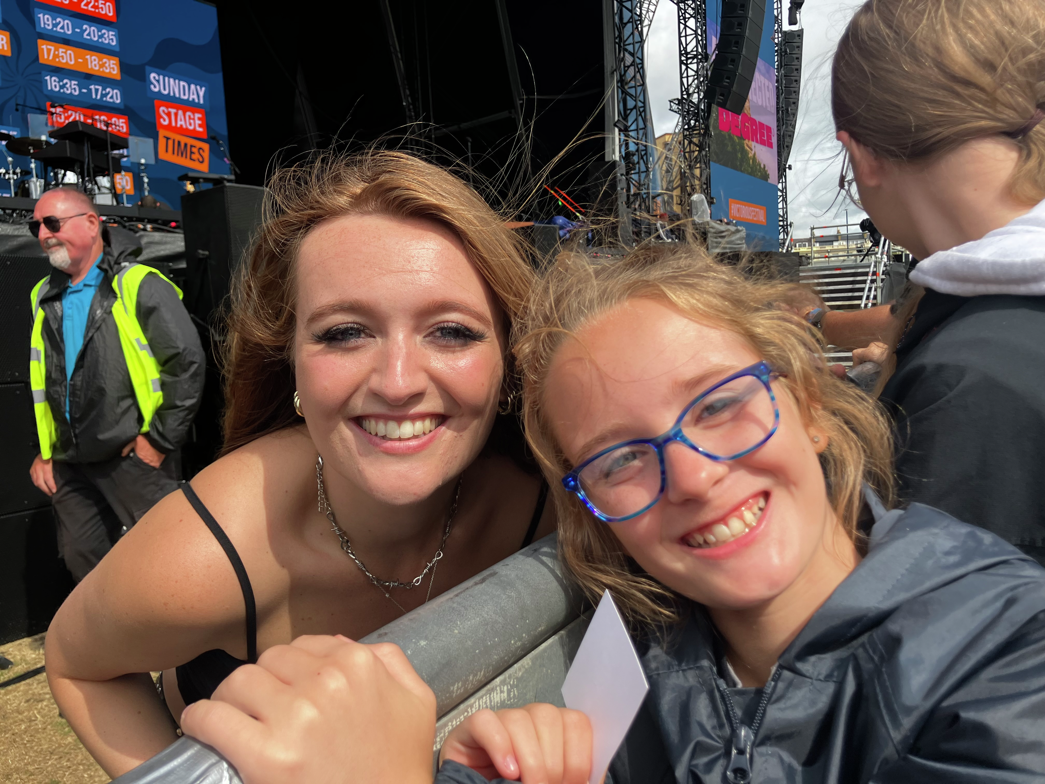 Mackenzie Music Wows the Crowd at Victorious Festival’s Common Stage