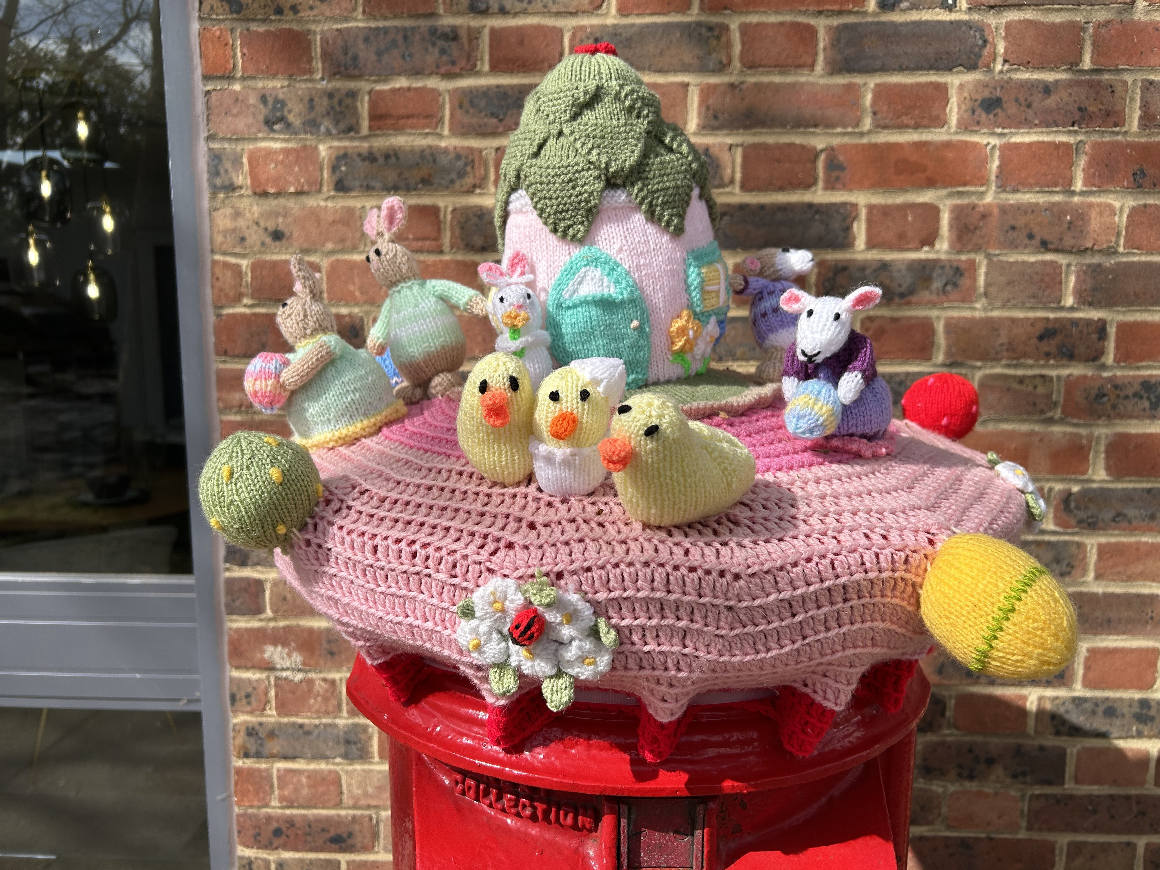 Post Box Topper delights town but is sometimes damaged episode artwork