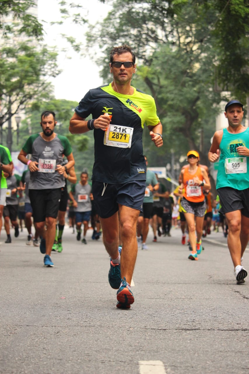 Correria #44 -  A magia das provas de revezamento, o sofrer das maratonas